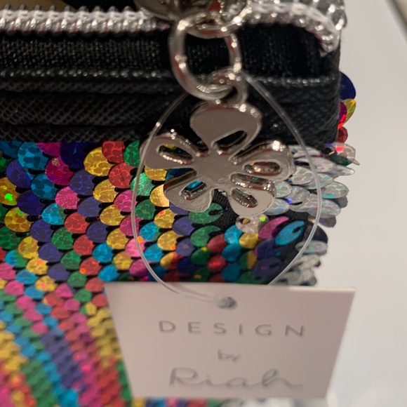 NWT RIAH Cosmetic case/or can be used as a wristlet!  Super cute - Picture 5 of 13